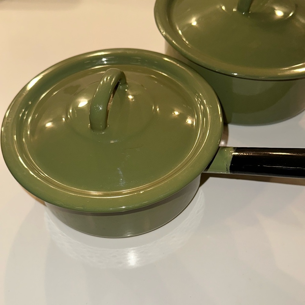Retro - Vintage Universal green enamel sauce pans with lids - Midcentury